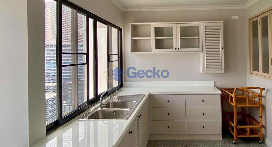 For rent 3 bedrooms condo in Sattahip, Chonburi