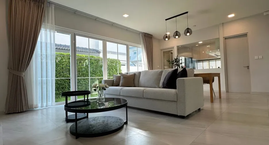 Casa en alquiler de 4 habitaciones en Bang Phli, Samut Prakan