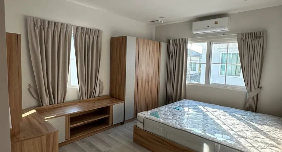 Casa en alquiler de 4 habitaciones en Bang Phli, Samut Prakan