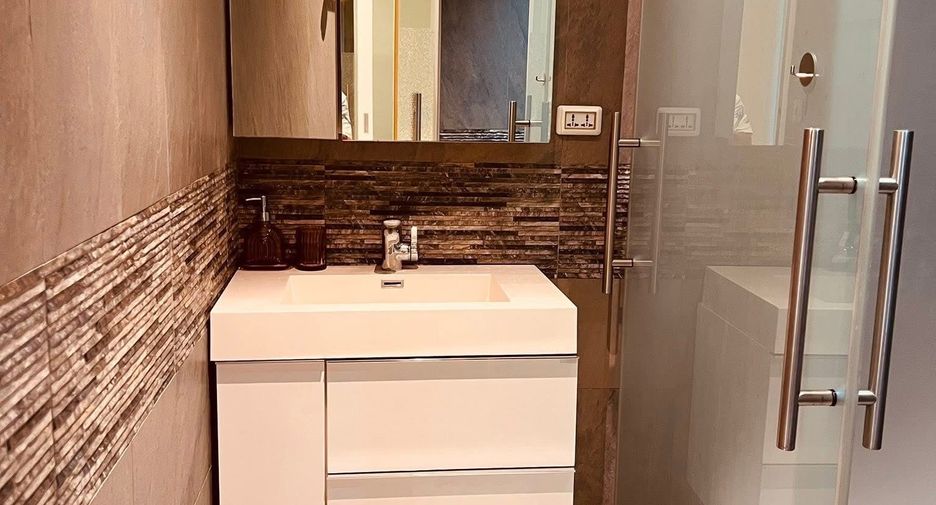 For rent studio condo in Pratumnak, Pattaya
