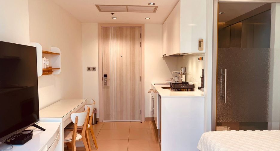 For rent studio condo in Pratumnak, Pattaya