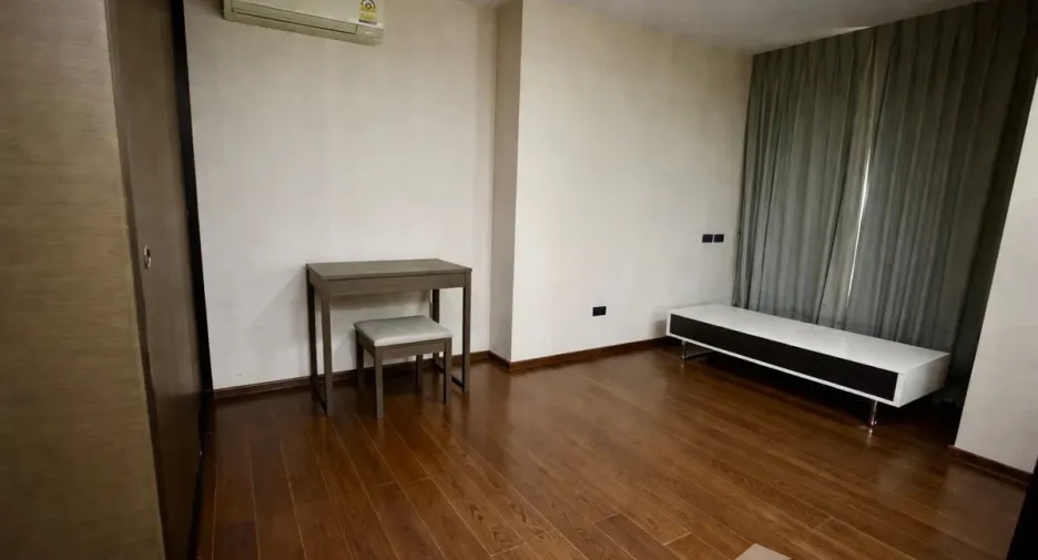 For rent 2 bedrooms condo in Sathon, Bangkok