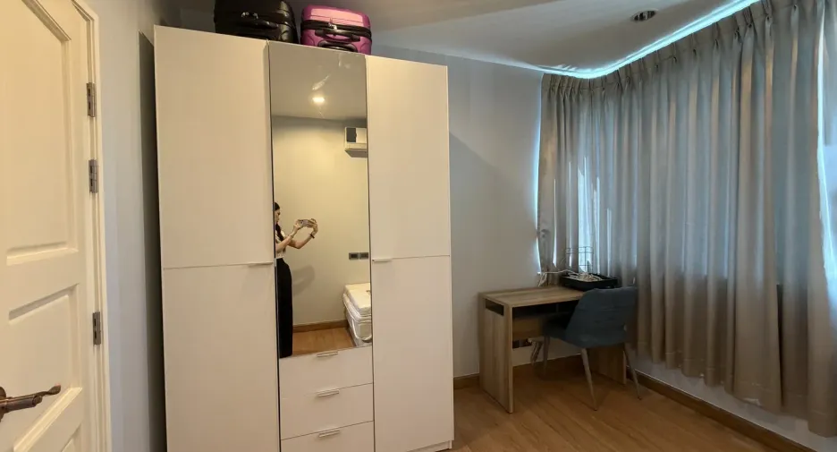 Condo en alquiler de 2 habitaciones en Huai Khwang, Bangkok