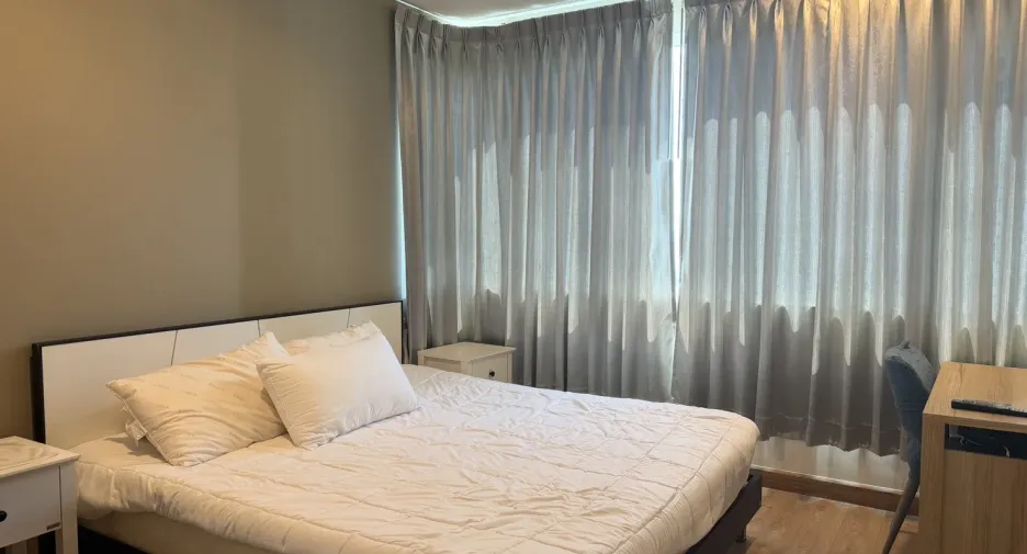 Condo en alquiler de 2 habitaciones en Huai Khwang, Bangkok
