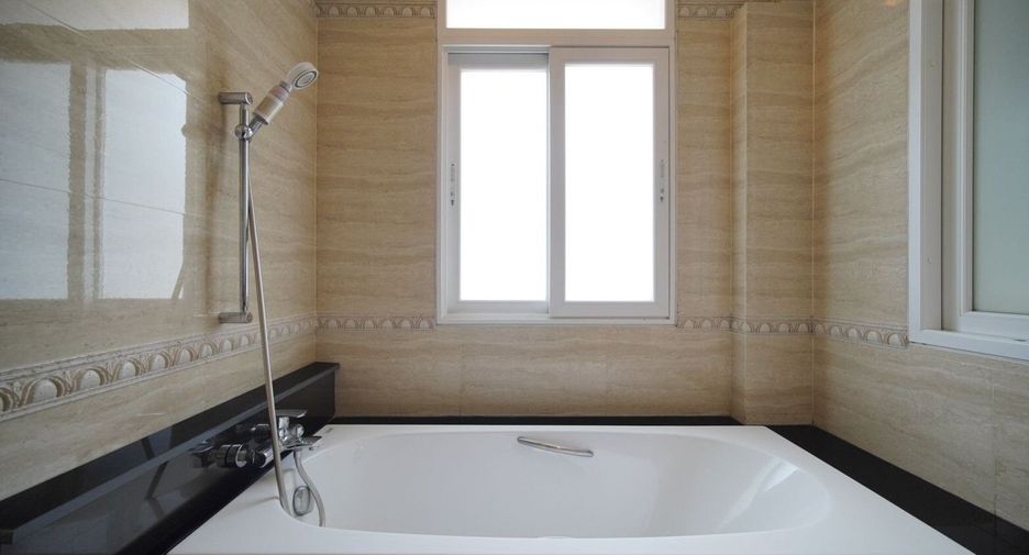 For rent 4 bedrooms house in Taling Chan, Bangkok