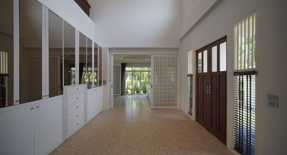 For rent 4 bedrooms house in Taling Chan, Bangkok