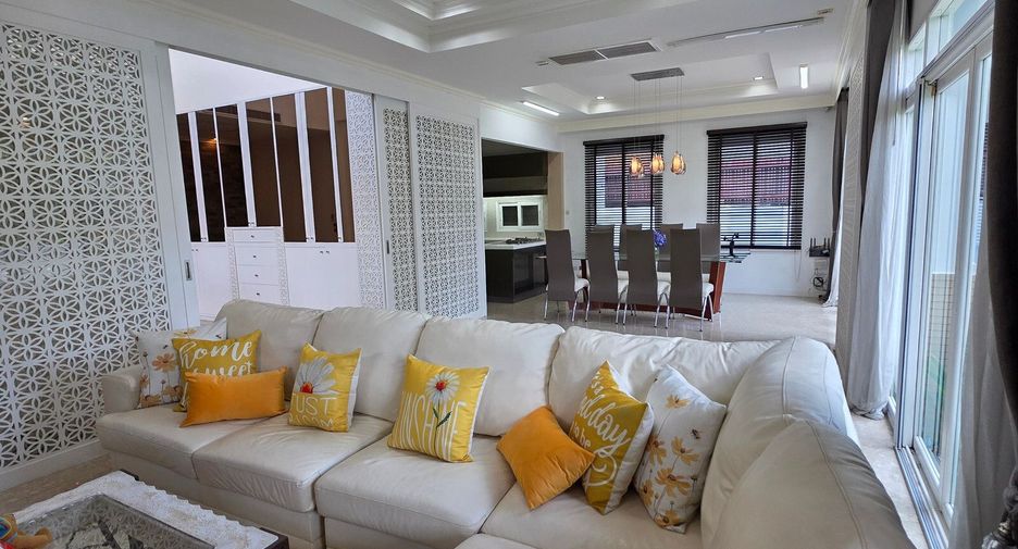 For rent 4 bedrooms house in Taling Chan, Bangkok