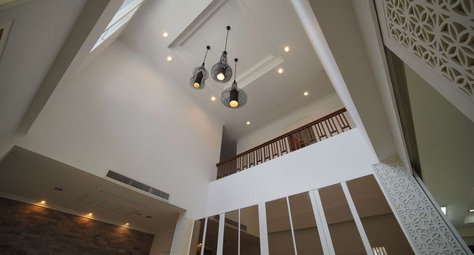 For rent 4 bedrooms house in Taling Chan, Bangkok