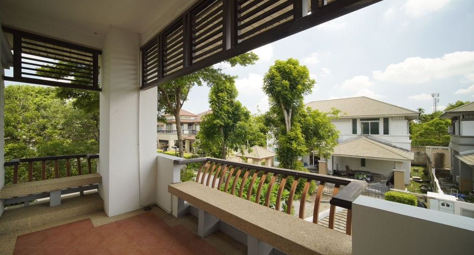 For rent 4 bedrooms house in Taling Chan, Bangkok