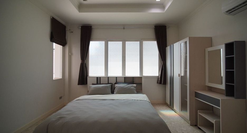 For rent 4 bedrooms house in Taling Chan, Bangkok