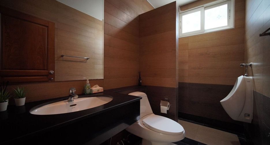 For rent 4 bedrooms house in Taling Chan, Bangkok