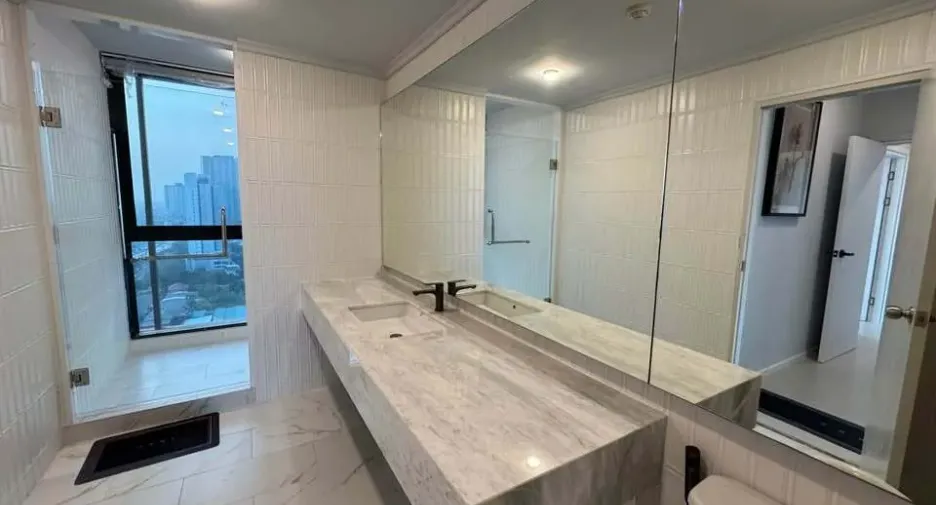 For rent 3 ベッドルーム condo in Chom Thong, Bangkok
