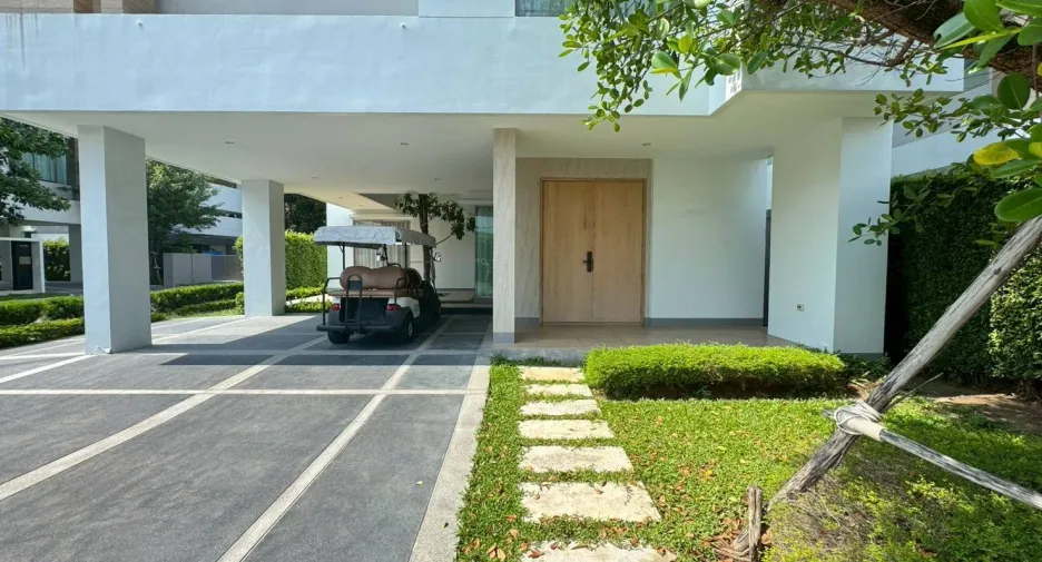 Casa en alquiler de 4 habitaciones en Saphan Sung, Bangkok