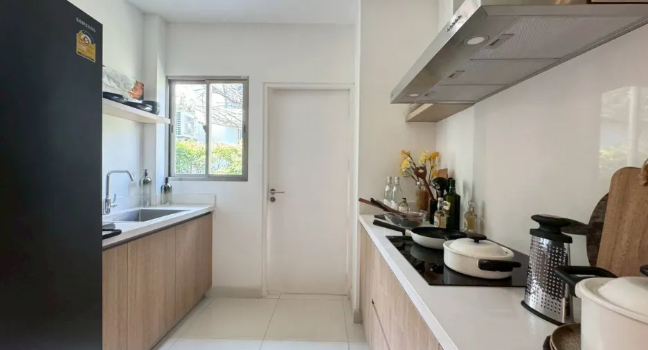 Casa en alquiler de 4 habitaciones en Saphan Sung, Bangkok