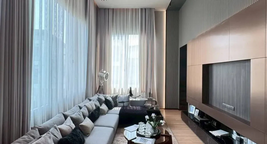 Casa en alquiler de 4 habitaciones en Saphan Sung, Bangkok