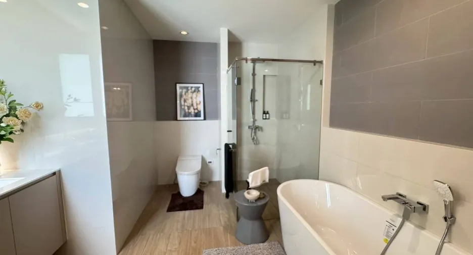 Casa en alquiler de 4 habitaciones en Saphan Sung, Bangkok