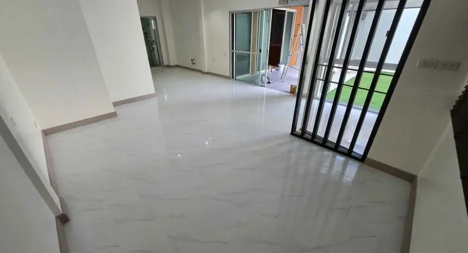 Reihenhaus zur Miete mit 3 Zimmer in Suan Luang, Bangkok
