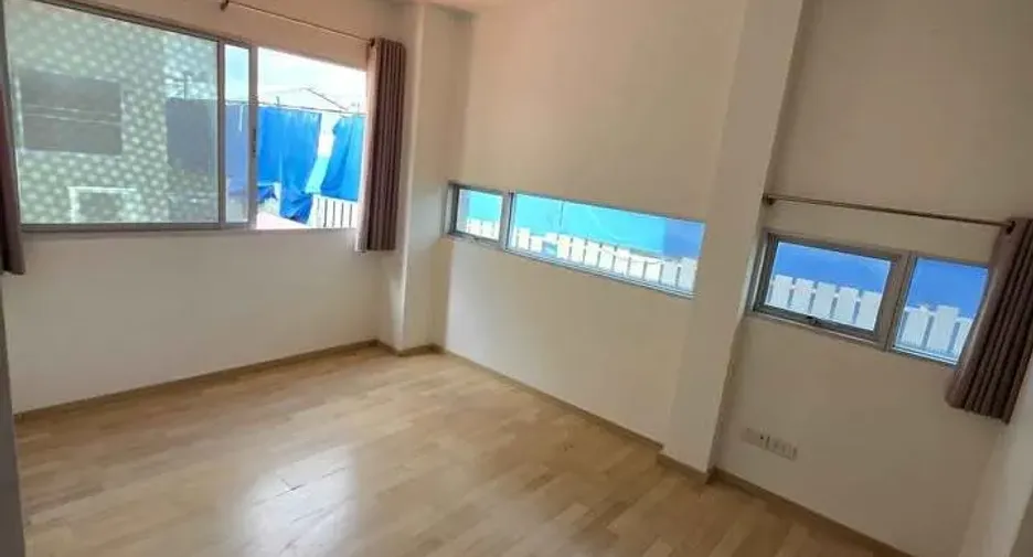 Reihenhaus zur Miete mit 3 Zimmer in Suan Luang, Bangkok