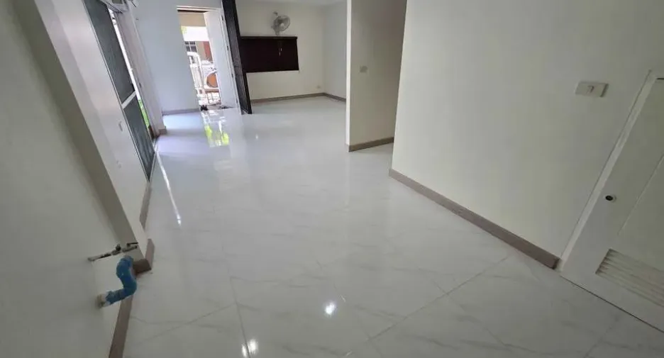 Reihenhaus zur Miete mit 3 Zimmer in Suan Luang, Bangkok