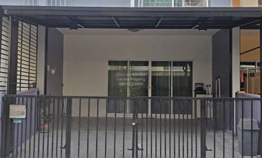 Casa adosada en venta de 3 habitaciones en Bang Khun Thian, Bangkok