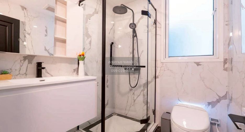 For sale 2 bedrooms condo in Khlong Toei, Bangkok