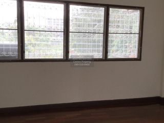 For sale 3 bedrooms townhouse in Wang Thonglang, Bangkok