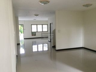 For sale 3 bedrooms townhouse in Wang Thonglang, Bangkok