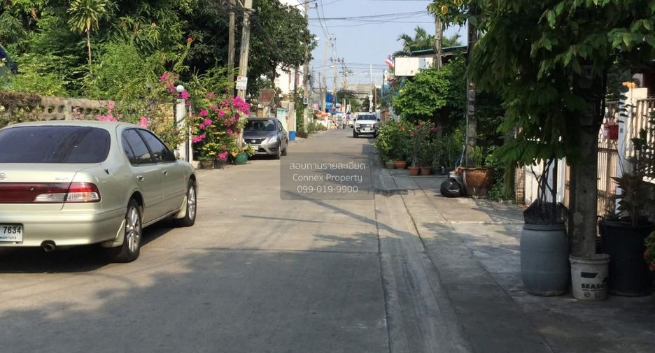 For sale 3 bedrooms townhouse in Wang Thonglang, Bangkok