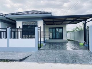 For sale 3 bedrooms house in Sam Khok, Pathum Thani