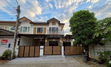 出售 4 卧室 联排别墅 在 Bang Kruai, Nonthaburi