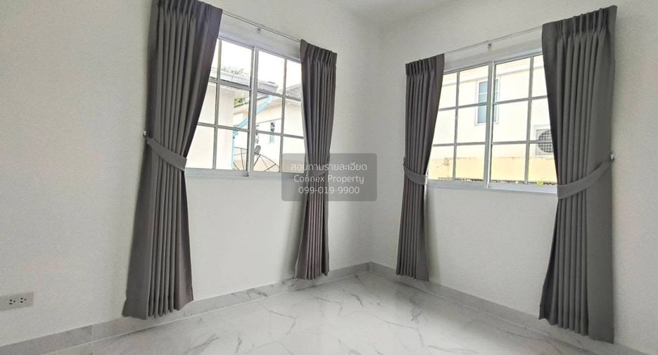 For sale 4 bedrooms townhouse in Khlong Sam Wa, Bangkok