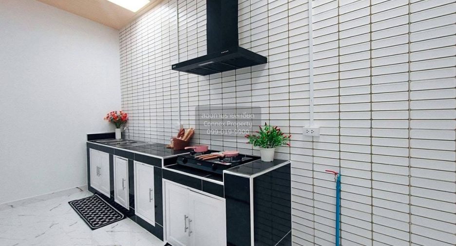 For sale 4 bedrooms townhouse in Khlong Sam Wa, Bangkok