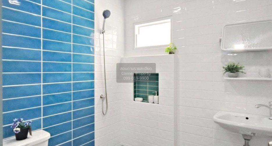 For sale 4 bedrooms townhouse in Khlong Sam Wa, Bangkok