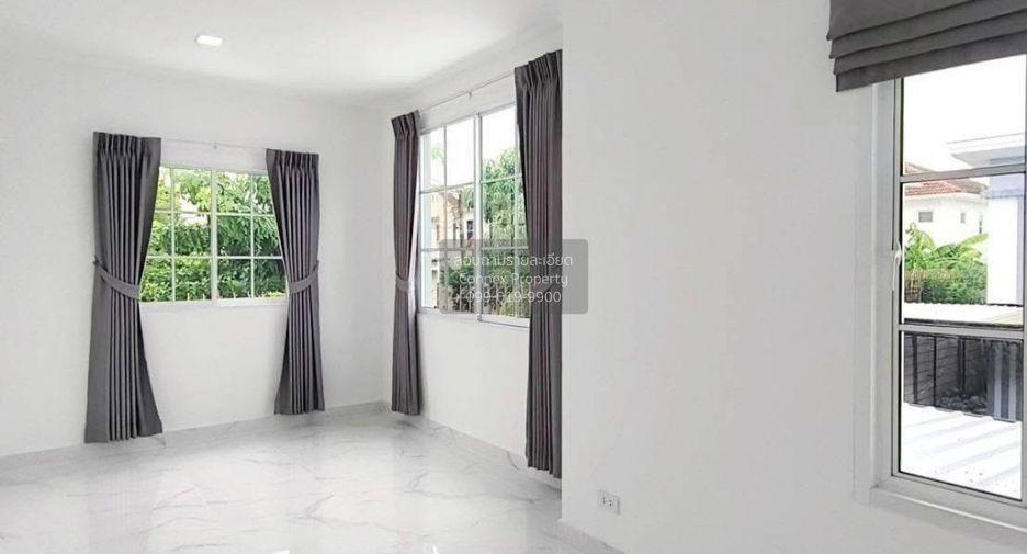 For sale 4 bedrooms townhouse in Khlong Sam Wa, Bangkok