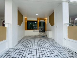 For sale 2 bedrooms townhouse in Mueang Pathum Thani, Pathum Thani