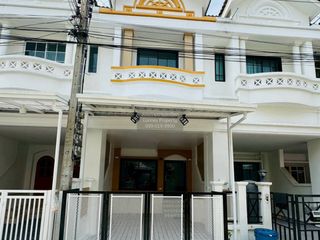 For sale 2 bedrooms townhouse in Mueang Pathum Thani, Pathum Thani