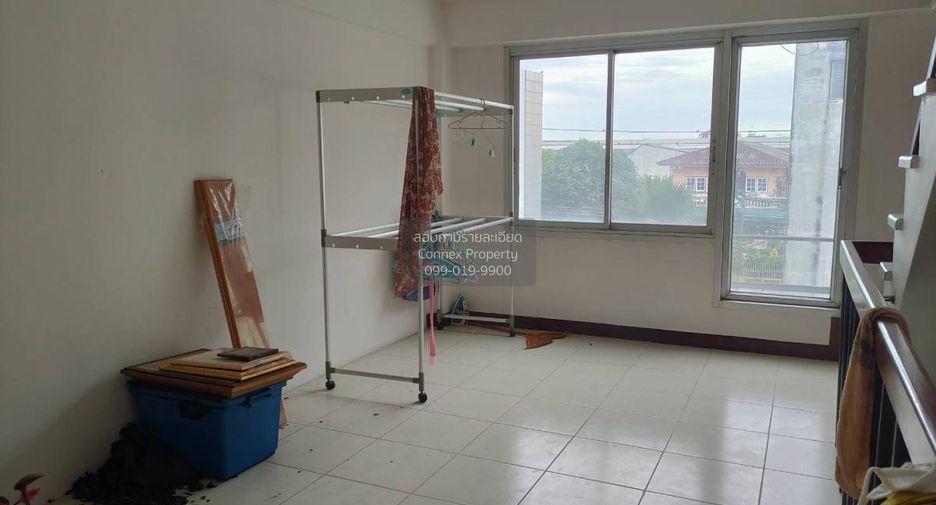 À vendre 3 chambres maison de ville à Bang Khae, Bangkok