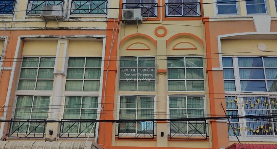 À vendre 3 chambres maison de ville à Bang Khae, Bangkok