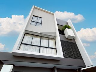 Casa en venta de 4 habitaciones en Wang Thonglang, Bangkok