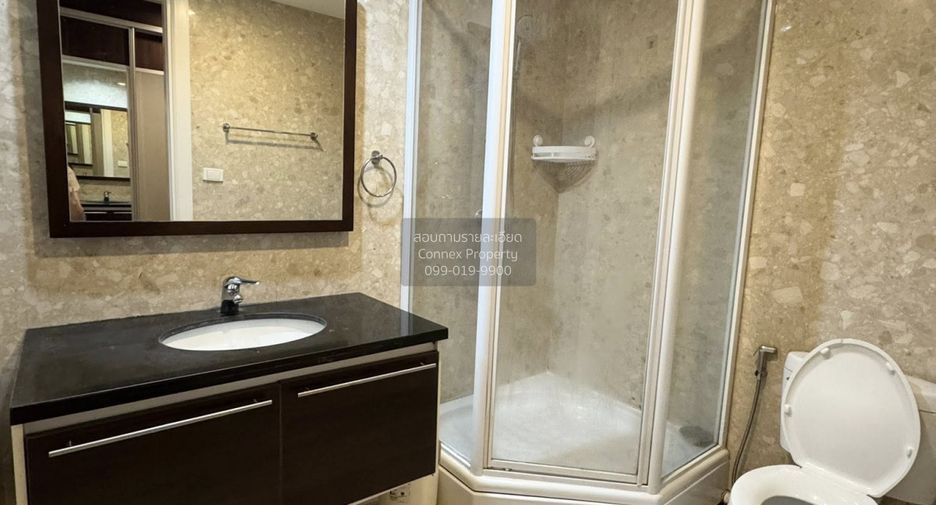 For sale 3 bedrooms condo in Watthana, Bangkok