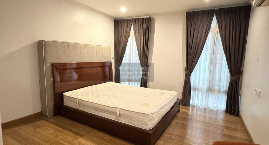For sale 3 bedrooms condo in Watthana, Bangkok