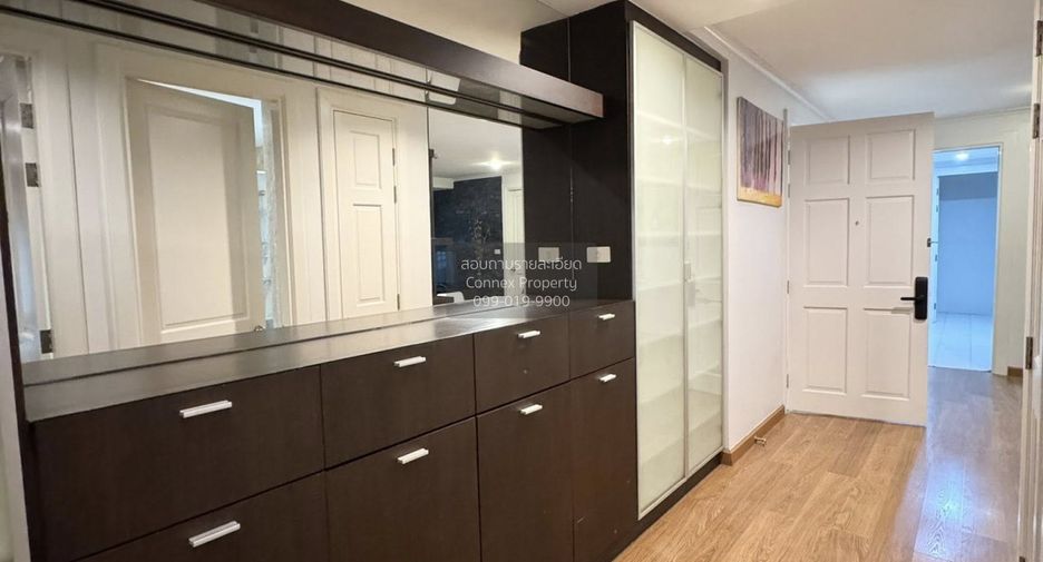 For sale 3 bedrooms condo in Watthana, Bangkok