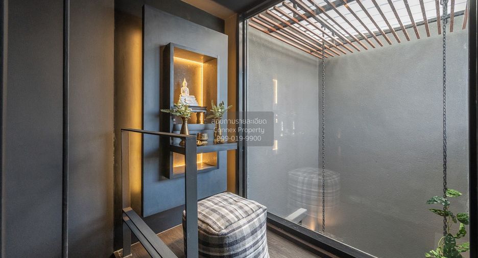 For sale 3 bedrooms townhouse in Huai Khwang, Bangkok