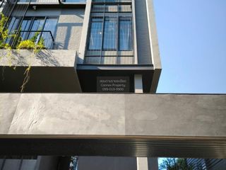 For sale 3 bedrooms townhouse in Huai Khwang, Bangkok