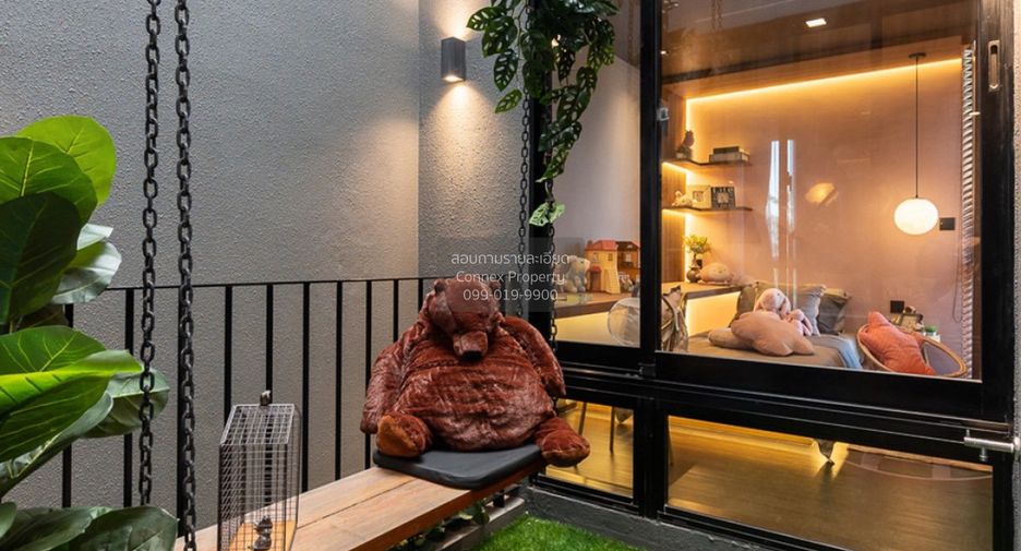 For sale 3 bedrooms townhouse in Huai Khwang, Bangkok