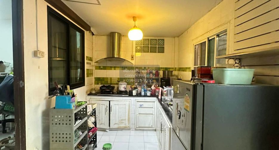 For sale 3 bedrooms townhouse in Thung Khru, Bangkok
