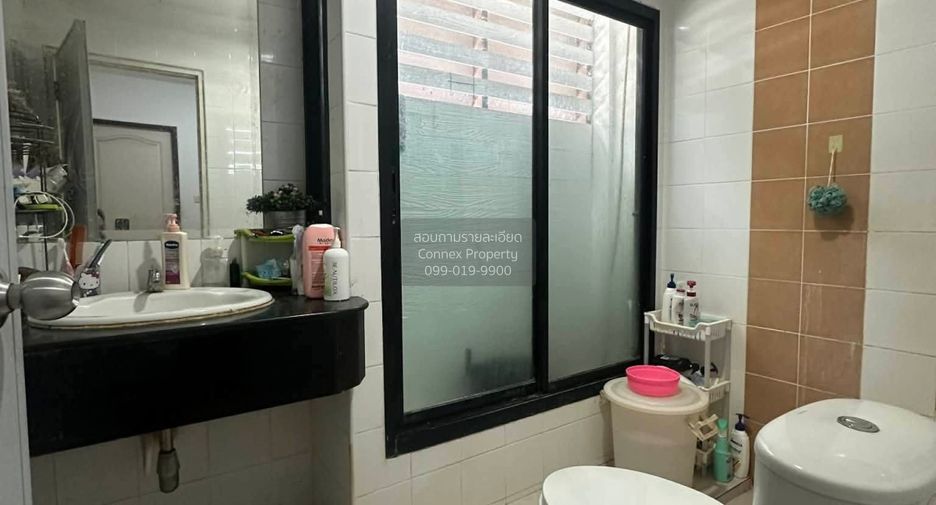 For sale 3 bedrooms townhouse in Thung Khru, Bangkok