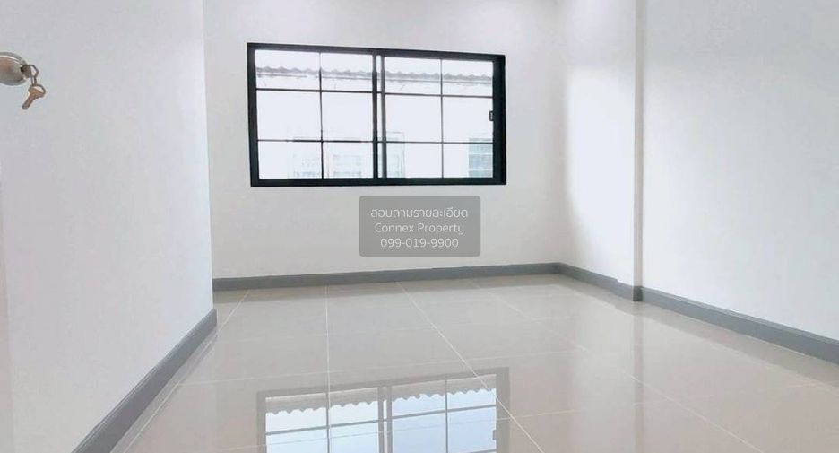 For sale 2 bedrooms townhouse in Min Buri, Bangkok