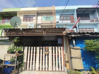 For sale 5 bedrooms townhouse in Mueang Samut Prakan, Samut Prakan