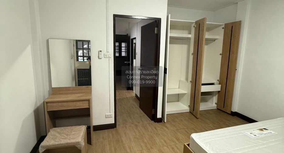 For sale 2 bedrooms townhouse in Wang Thonglang, Bangkok